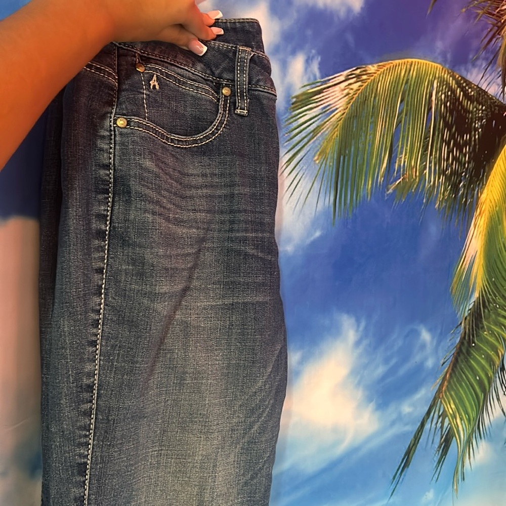 I’m selling a pair of Aura jeans